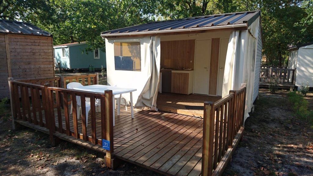 Wooden hut + canvas Comfort 20m² + terrace – per night